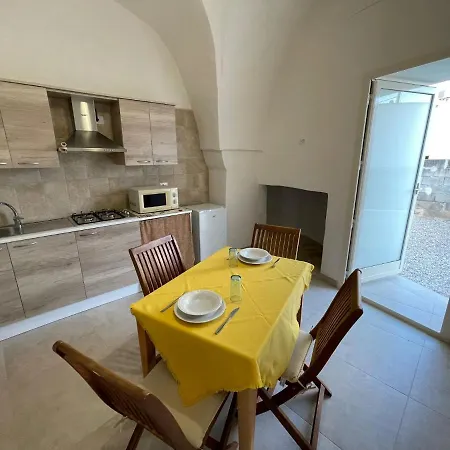 La Casa Di Santo E Toto Tatil Evi Racale