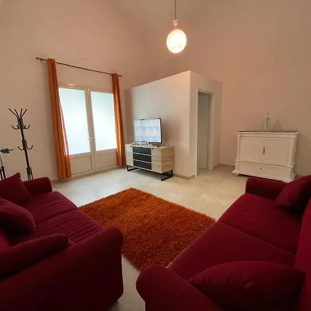 La Casa Di Santo E Toto Racale